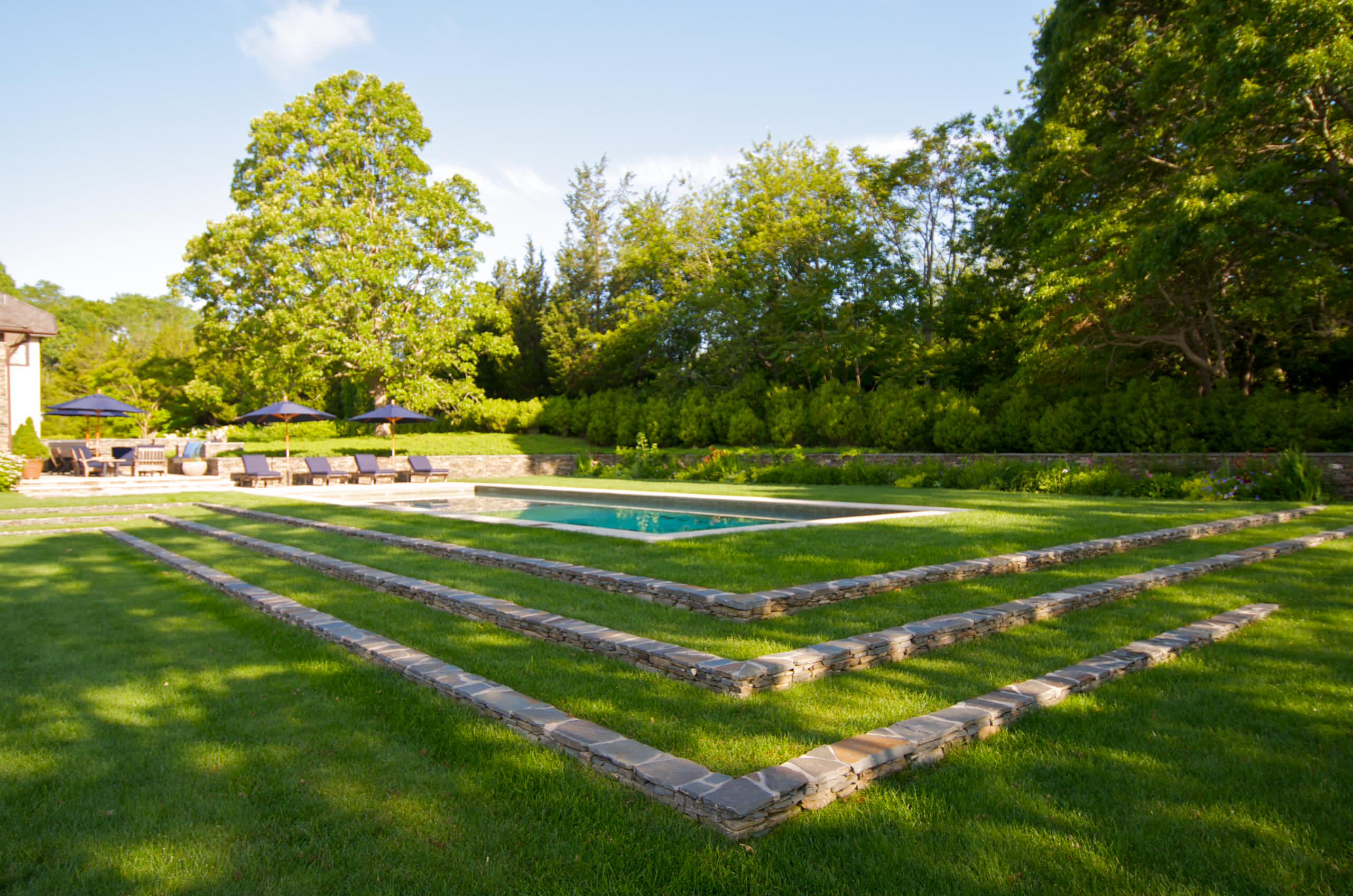 Elegant Hermitage Pool area